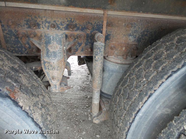 image for item DC6385 2002 Mack CH613 flatbed truck with mud mixer