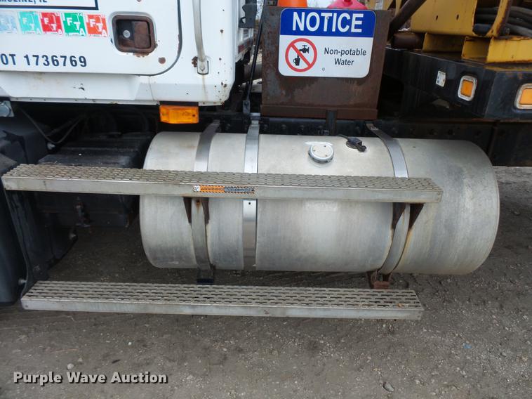 image for item DC6385 2002 Mack CH613 flatbed truck with mud mixer