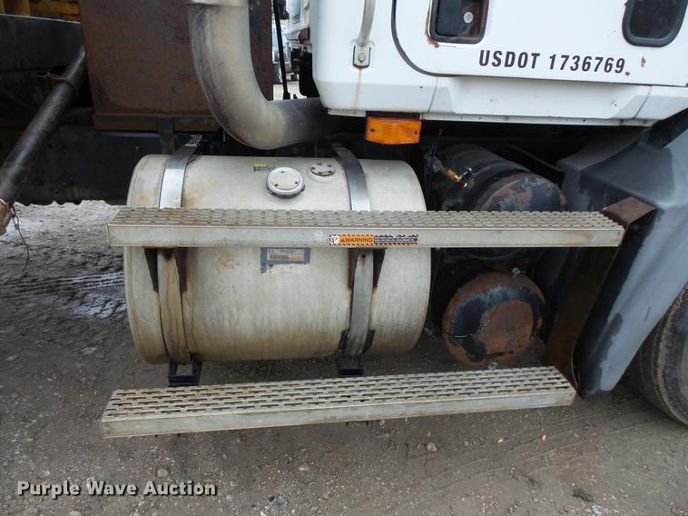 image for item DC6385 2002 Mack CH613 flatbed truck with mud mixer