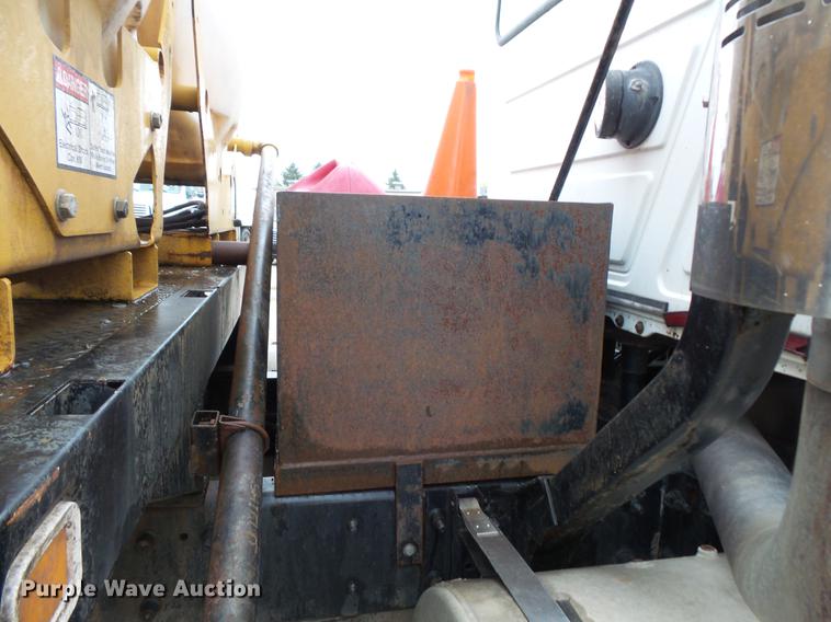 image for item DC6385 2002 Mack CH613 flatbed truck with mud mixer