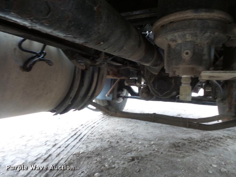 image for item DC6385 2002 Mack CH613 flatbed truck with mud mixer