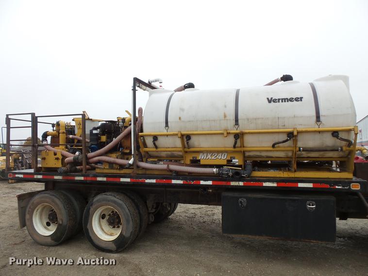 image for item DC6385 2002 Mack CH613 flatbed truck with mud mixer