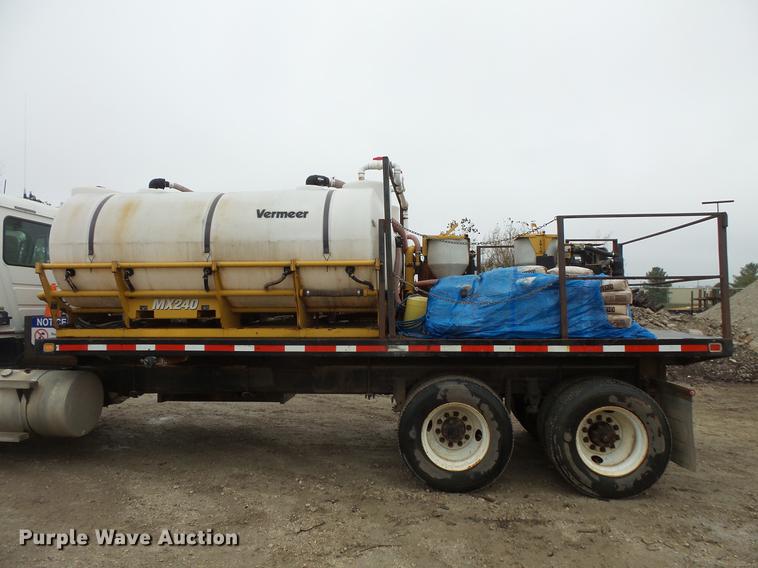 image for item DC6385 2002 Mack CH613 flatbed truck with mud mixer