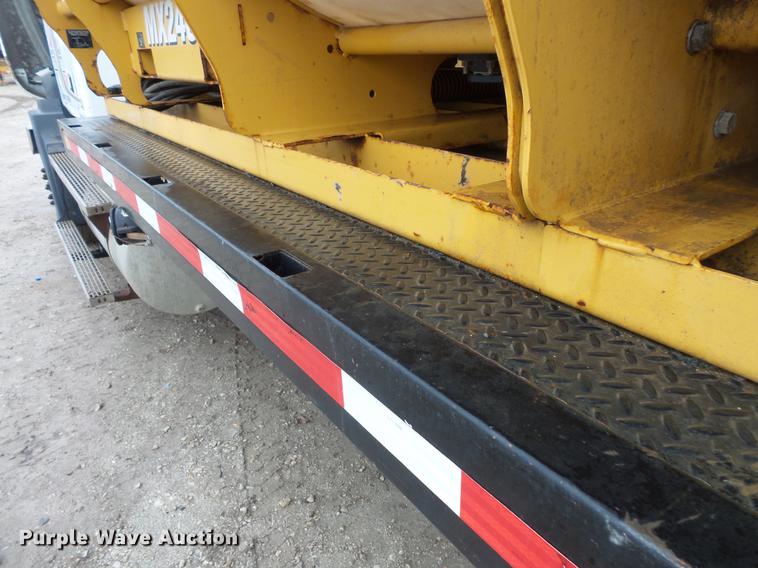 image for item DC6385 2002 Mack CH613 flatbed truck with mud mixer