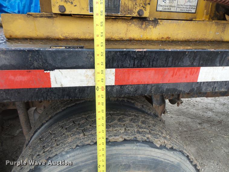 image for item DC6385 2002 Mack CH613 flatbed truck with mud mixer