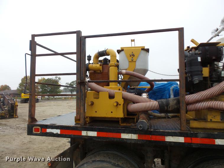 image for item DC6385 2002 Mack CH613 flatbed truck with mud mixer