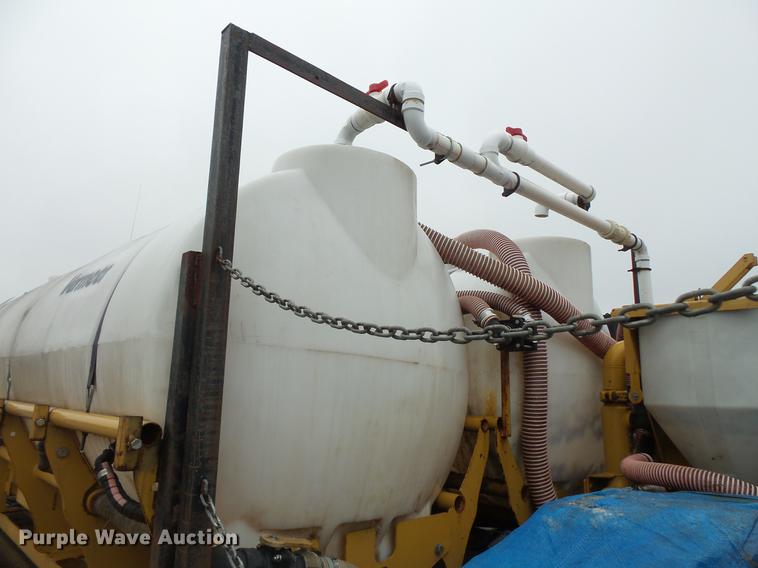 image for item DC6385 2002 Mack CH613 flatbed truck with mud mixer