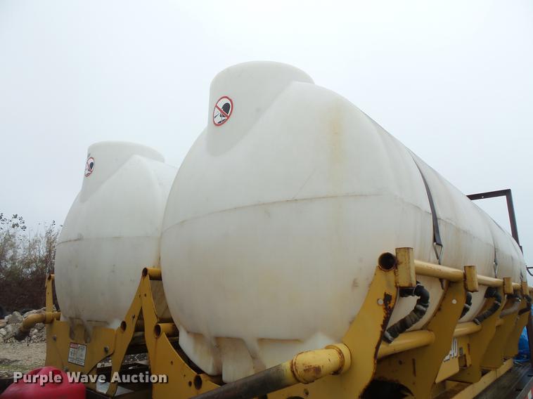 image for item DC6385 2002 Mack CH613 flatbed truck with mud mixer