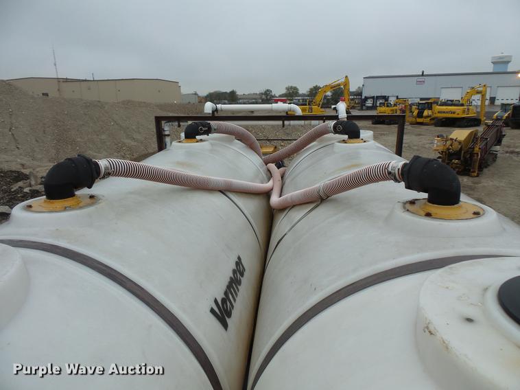 image for item DC6385 2002 Mack CH613 flatbed truck with mud mixer