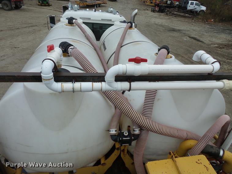 image for item DC6385 2002 Mack CH613 flatbed truck with mud mixer