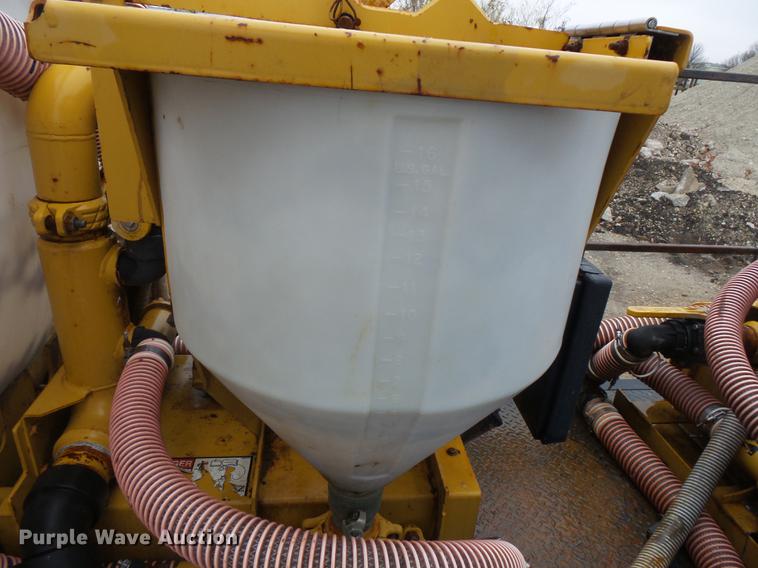 image for item DC6385 2002 Mack CH613 flatbed truck with mud mixer