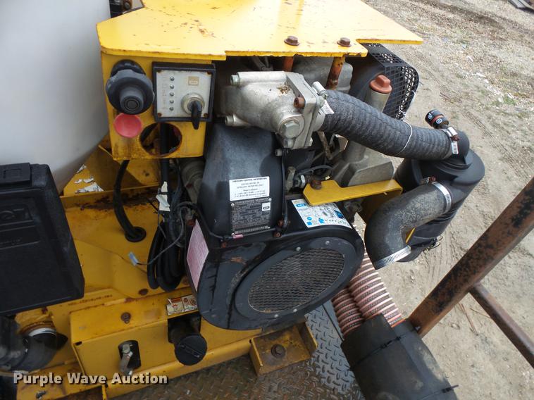 image for item DC6385 2002 Mack CH613 flatbed truck with mud mixer