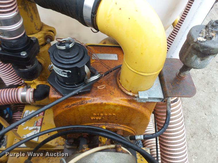 image for item DC6385 2002 Mack CH613 flatbed truck with mud mixer