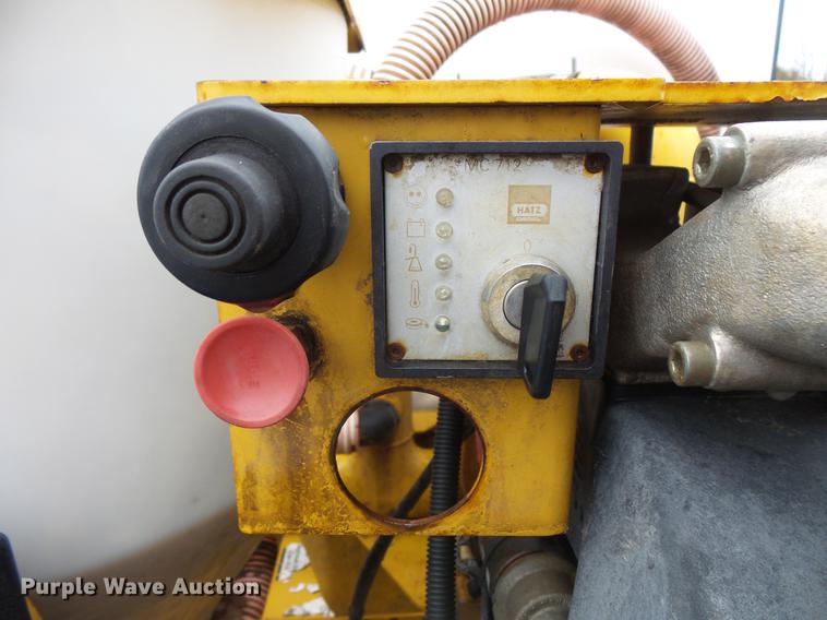 image for item DC6385 2002 Mack CH613 flatbed truck with mud mixer