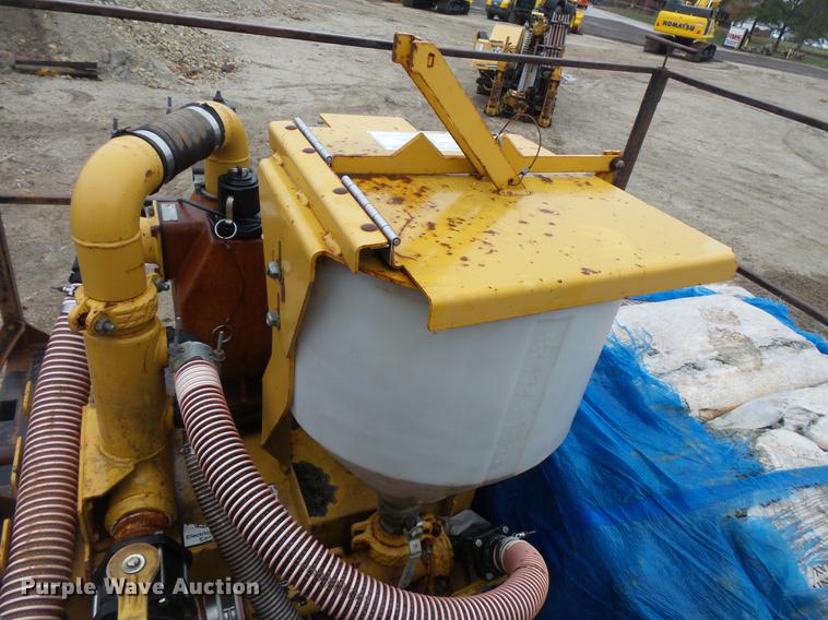 image for item DC6385 2002 Mack CH613 flatbed truck with mud mixer