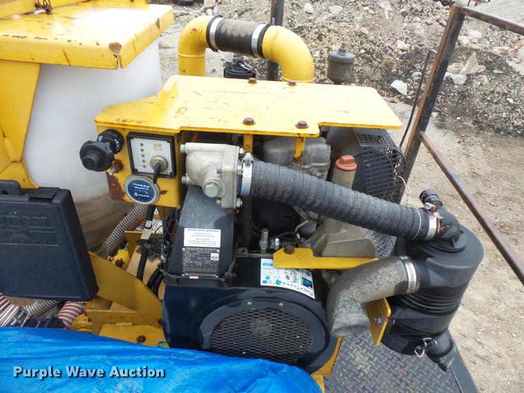 image for item DC6385 2002 Mack CH613 flatbed truck with mud mixer