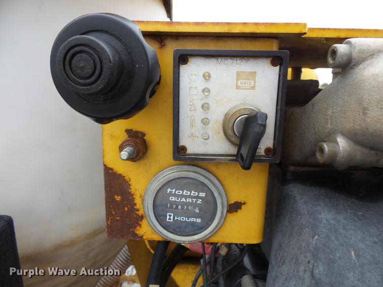 image for item DC6385 2002 Mack CH613 flatbed truck with mud mixer