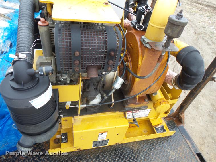 image for item DC6385 2002 Mack CH613 flatbed truck with mud mixer