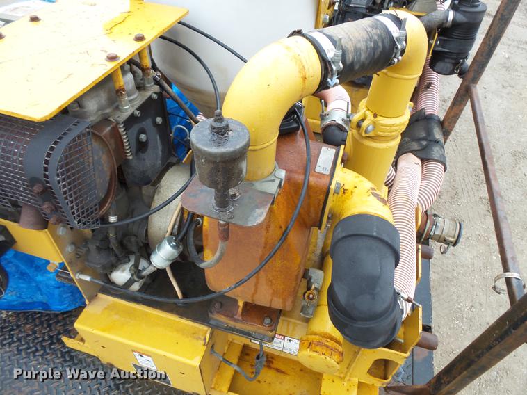 image for item DC6385 2002 Mack CH613 flatbed truck with mud mixer