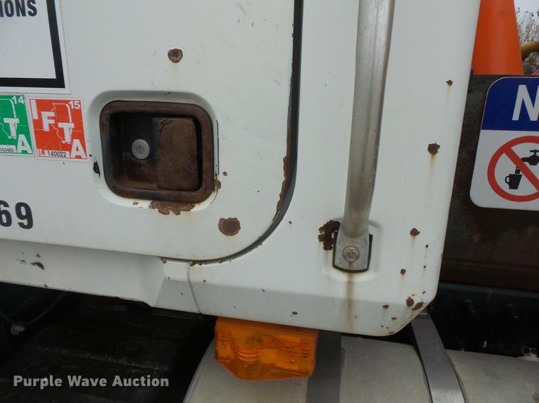 image for item DC6385 2002 Mack CH613 flatbed truck with mud mixer