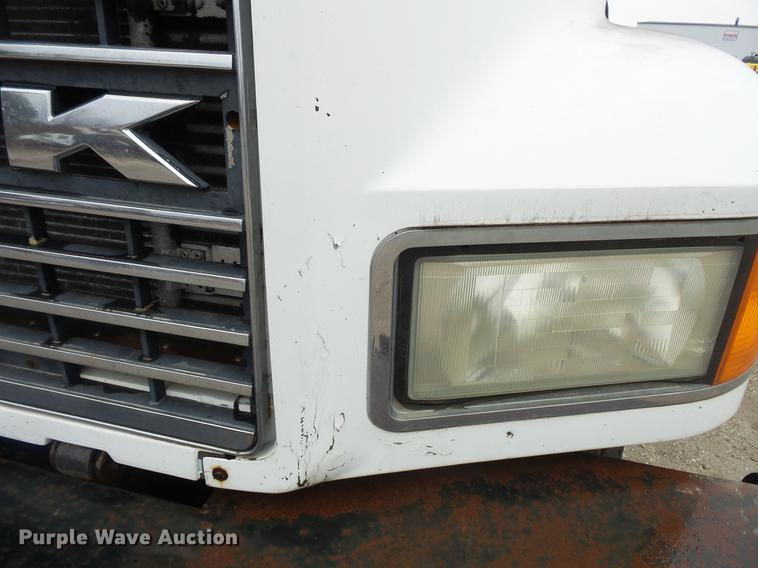 image for item DC6385 2002 Mack CH613 flatbed truck with mud mixer