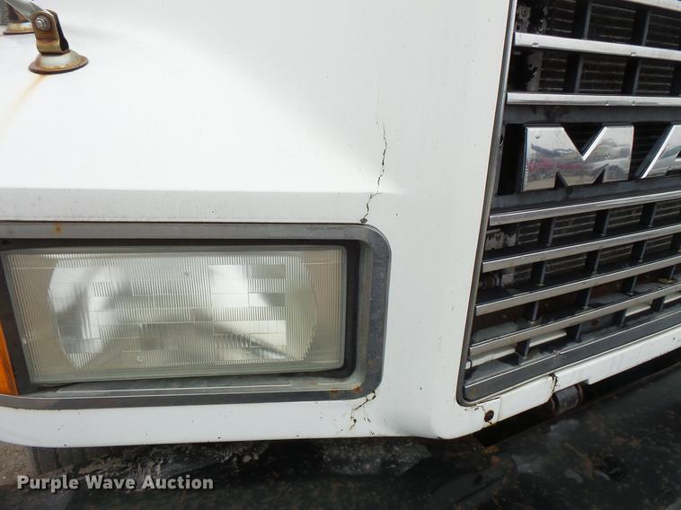 image for item DC6385 2002 Mack CH613 flatbed truck with mud mixer