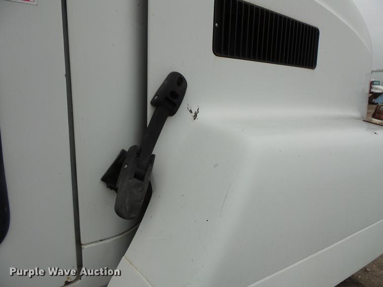 image for item DC6385 2002 Mack CH613 flatbed truck with mud mixer