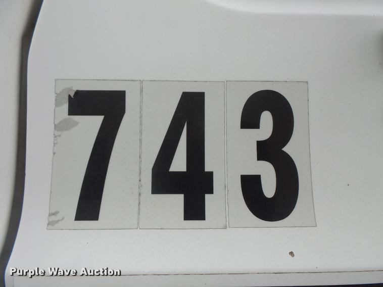 image for item DC6385 2002 Mack CH613 flatbed truck with mud mixer