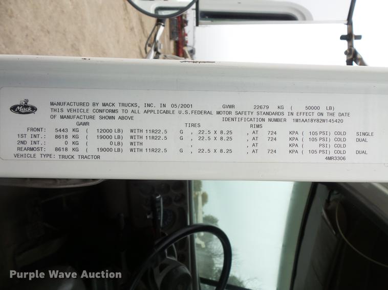 image for item DC6385 2002 Mack CH613 flatbed truck with mud mixer