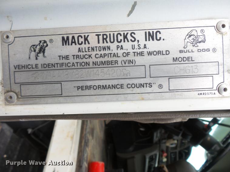 image for item DC6385 2002 Mack CH613 flatbed truck with mud mixer