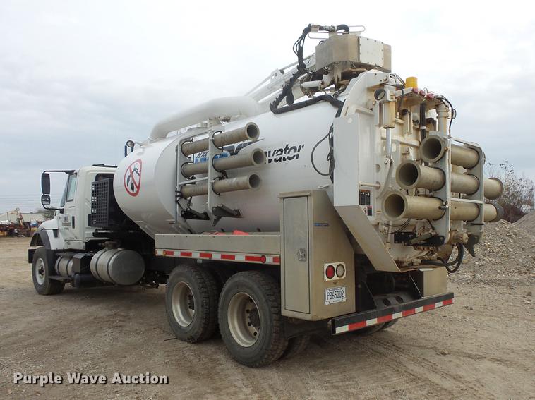 image for item DC6399 2007 International 7600 hydrovac truck