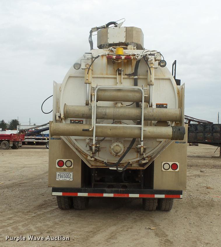 image for item DC6399 2007 International 7600 hydrovac truck