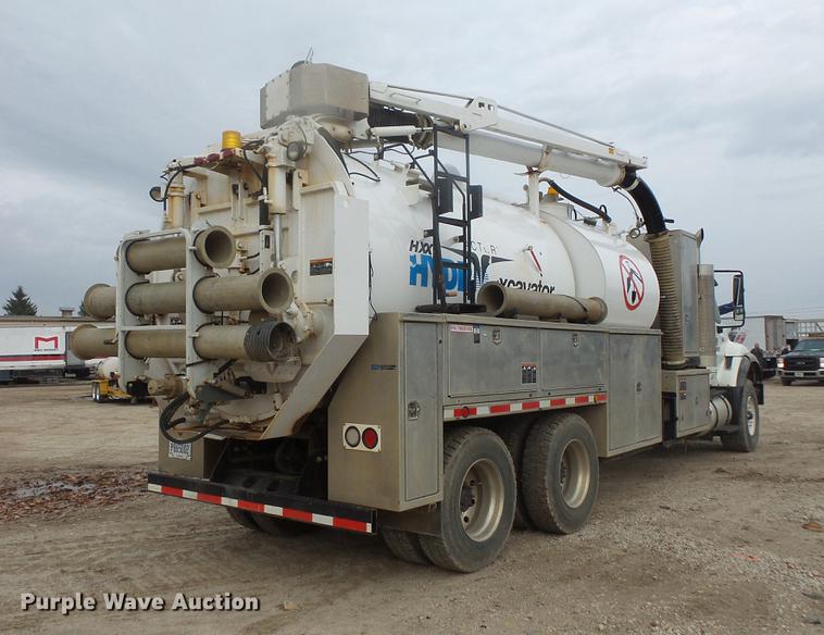 image for item DC6399 2007 International 7600 hydrovac truck