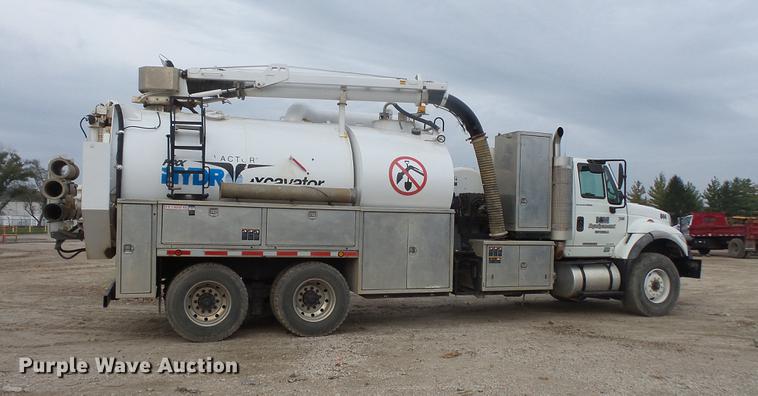 image for item DC6399 2007 International 7600 hydrovac truck
