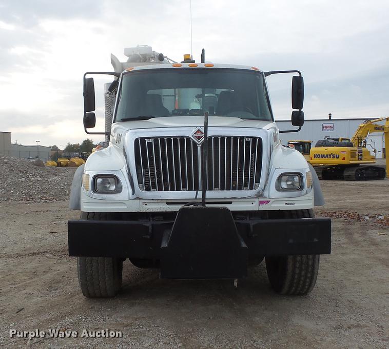 image for item DC6399 2007 International 7600 hydrovac truck