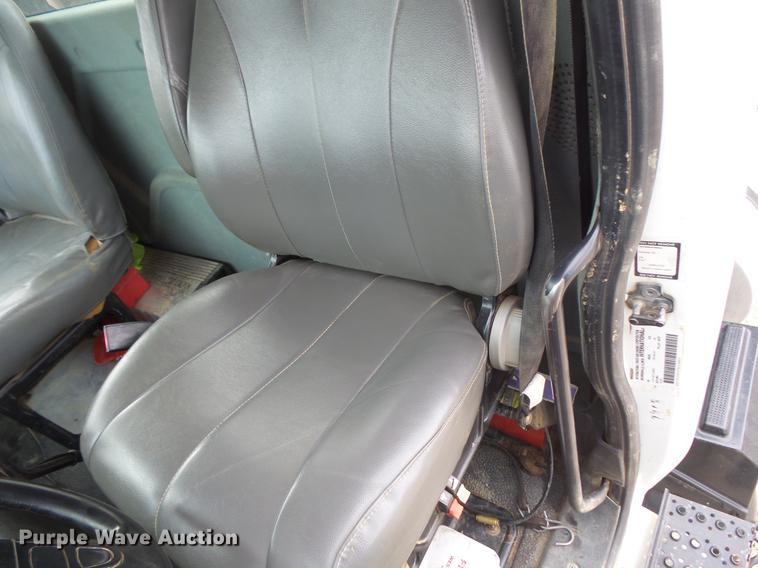 image for item DC6399 2007 International 7600 hydrovac truck