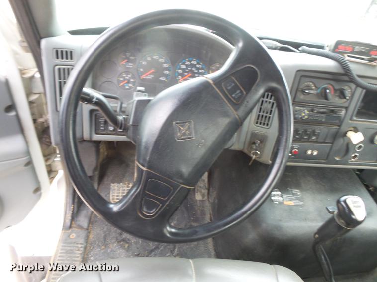 image for item DC6399 2007 International 7600 hydrovac truck