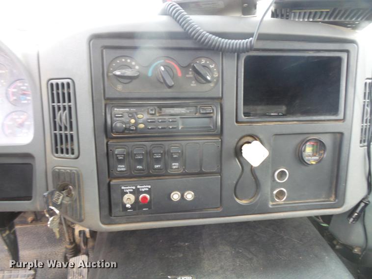 image for item DC6399 2007 International 7600 hydrovac truck