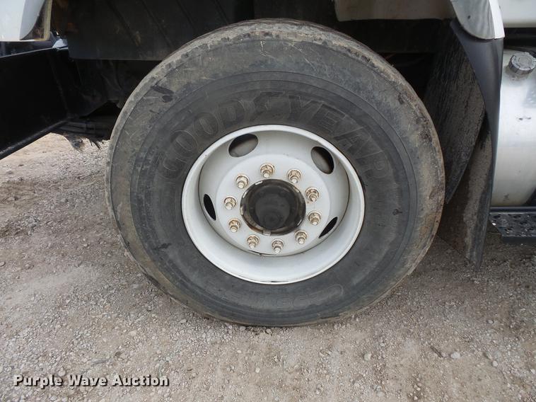 image for item DC6399 2007 International 7600 hydrovac truck