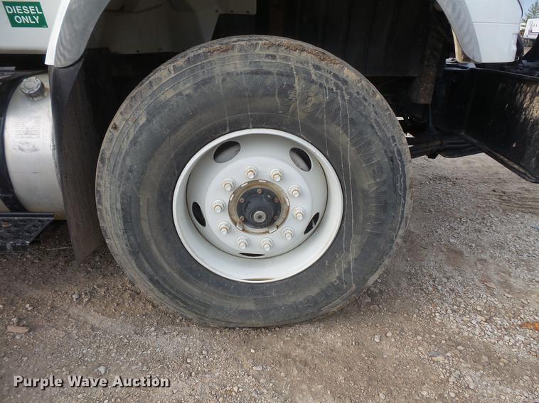 image for item DC6399 2007 International 7600 hydrovac truck