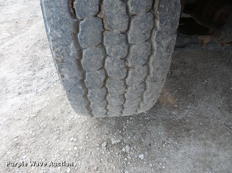 image for item DC6399 2007 International 7600 hydrovac truck