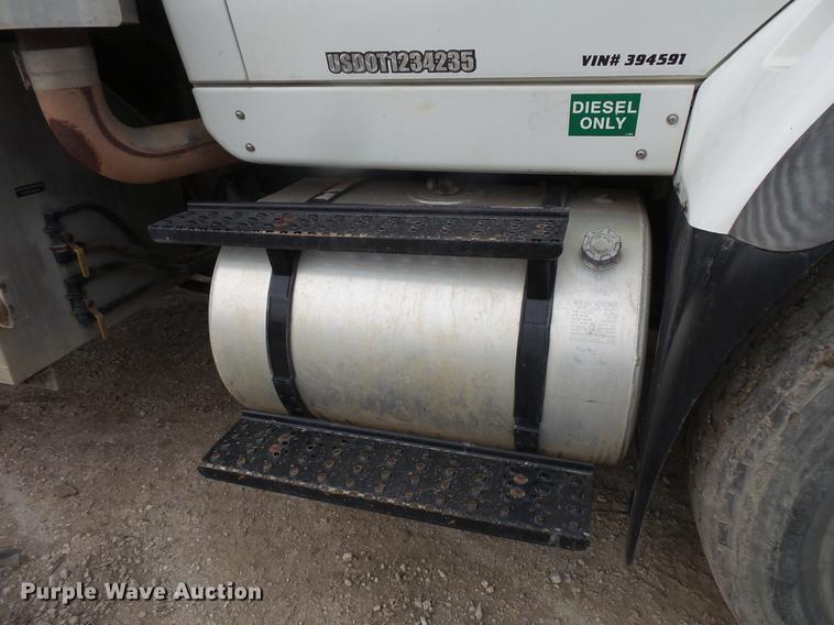 image for item DC6399 2007 International 7600 hydrovac truck