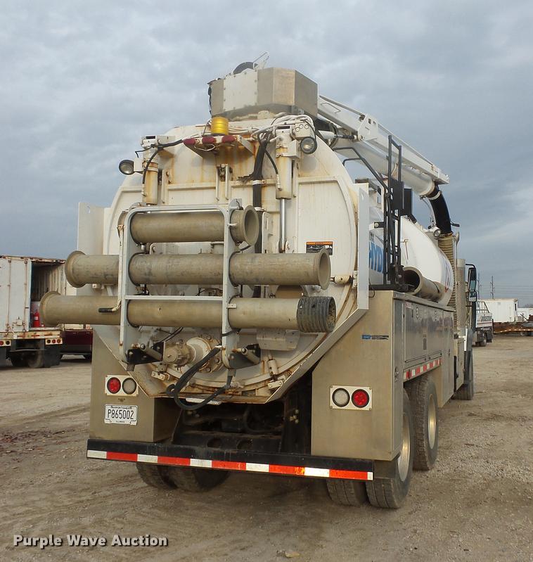 image for item DC6399 2007 International 7600 hydrovac truck