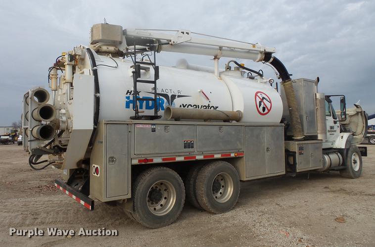 image for item DC6399 2007 International 7600 hydrovac truck