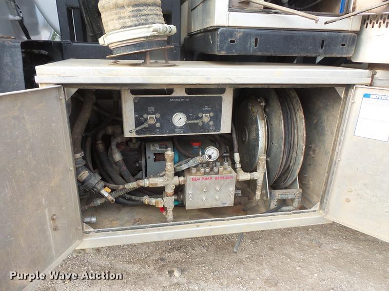 image for item DC6399 2007 International 7600 hydrovac truck