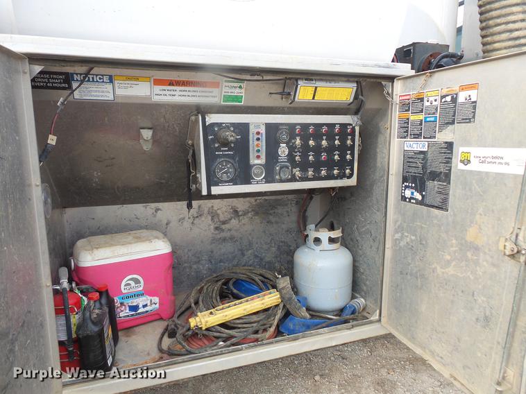 image for item DC6399 2007 International 7600 hydrovac truck