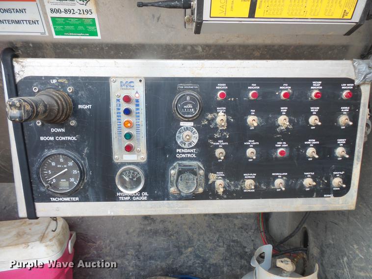 image for item DC6399 2007 International 7600 hydrovac truck