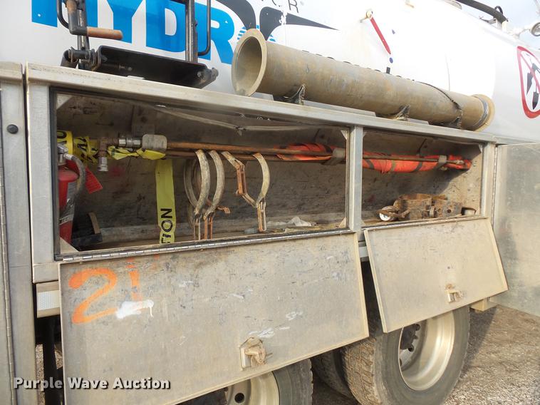 image for item DC6399 2007 International 7600 hydrovac truck