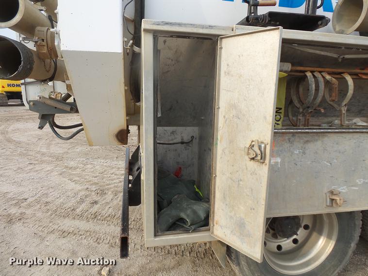 image for item DC6399 2007 International 7600 hydrovac truck