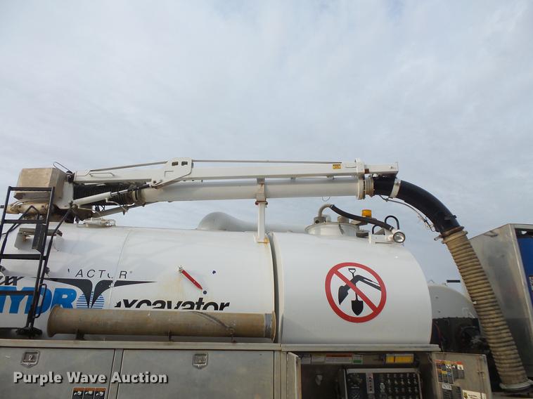 image for item DC6399 2007 International 7600 hydrovac truck